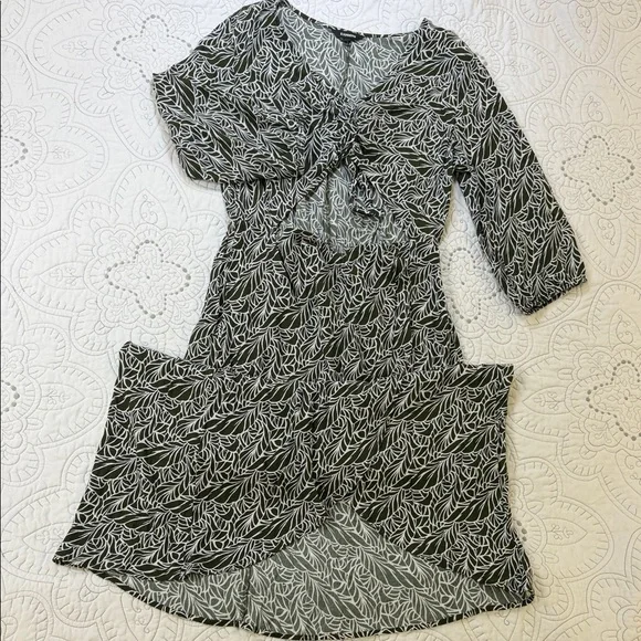 Express Floral Pattern Green Maxi Wrap Dress - Women’s Medium Long Sleeve Dress - Picture 3 of 10